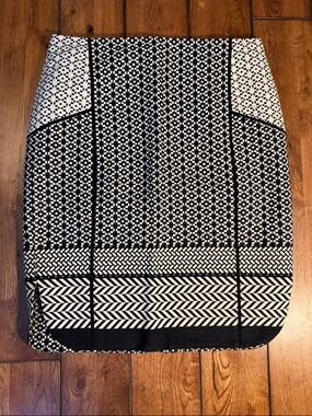 J. Crew Black and White Geo-Pattern Pencil Skirt sz. 8